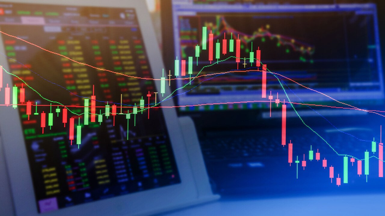 Trading in Cryptocurrency Markets